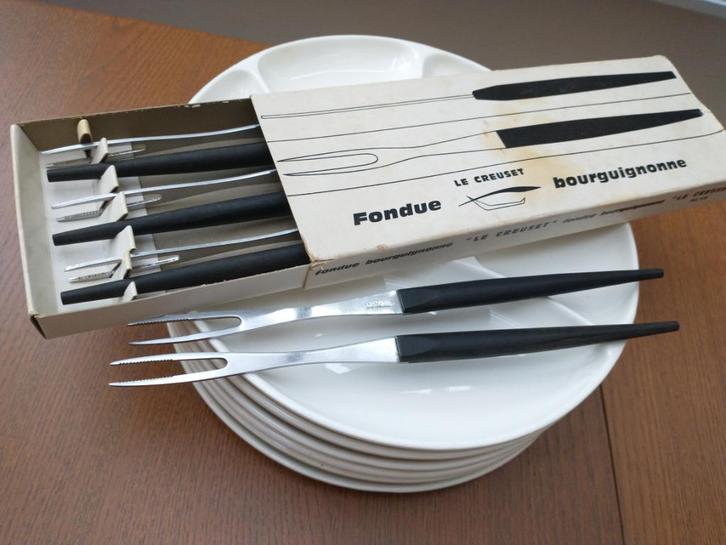 6 Fondueborden 'GIEN' met 8 'Le Creuset'-vorkjes, Huis en Inrichting, Keuken | Servies, Zo goed als nieuw, Bord(en), Ophalen