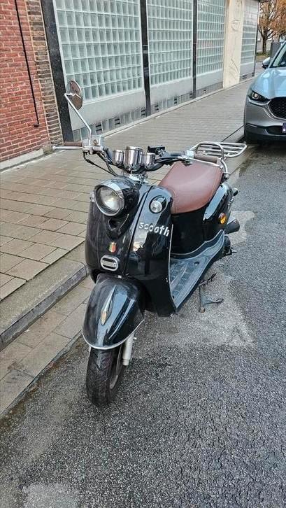Scooth di Lucio – Niet lopend, voor herstelling, Fietsen en Brommers, Brommeronderdelen | Scooters, Gebruikt, Ophalen
