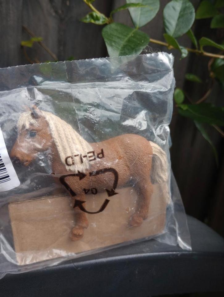 Schleich shetlander uit adventskalender 98063, Verzamelen, Dierenverzamelingen, Nieuw, Beeldje of Figuurtje, Paard, Verzenden