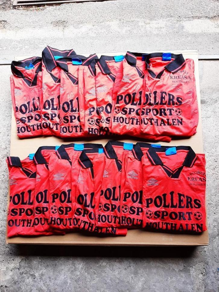 Set rode voetbaltruitjes  -  UMBRO, Sport en Fitness, Voetbal, Gebruikt, Set, Ophalen of Verzenden