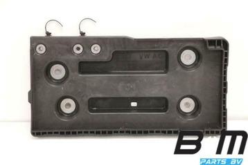 Accuconsole achter Passat B8 3Q0804869