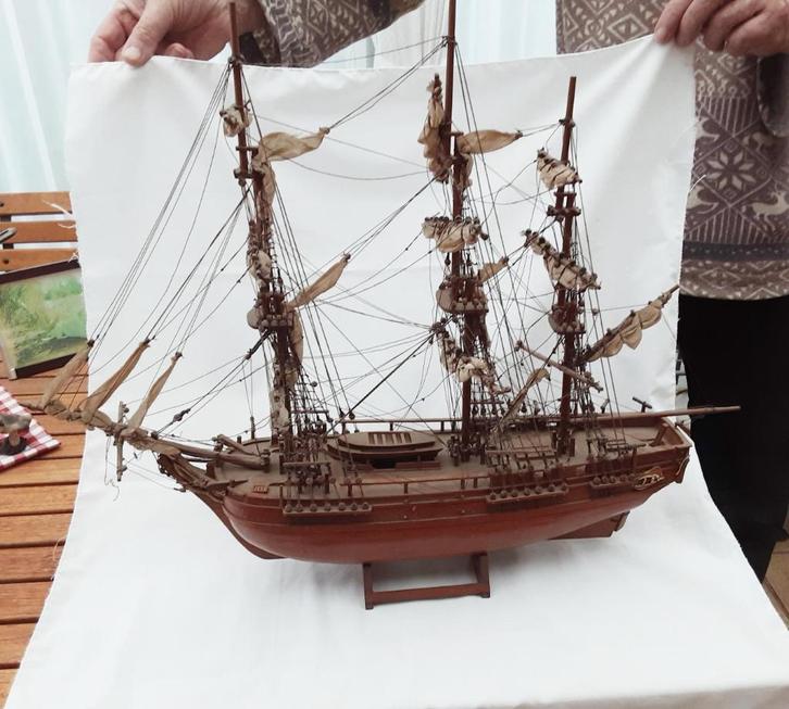 Oude model boot in hout., Hobby en Vrije tijd, Modelbouw | Boten en Schepen, Ophalen