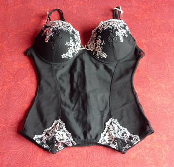 Zwarte bustier met wit en zwart bloemenborduursel Cup C