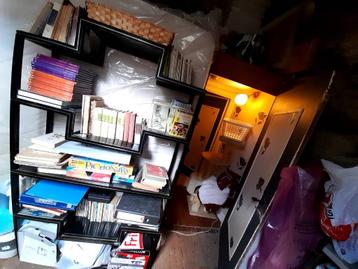 Originele zwarte boekenkast  beschikbaar voor biedingen