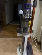Dyson v10 avec support et beaucoup d accessoires, Electroménager, Aspirateurs, Enlèvement, Comme neuf