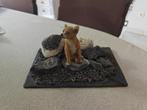 Schattig Miniatuur Hondje op Stenen Plateau, Ophalen, Zo goed als nieuw, Dier