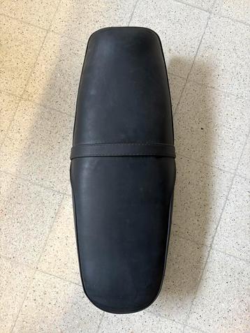 NOS zadel honda S90 beschikbaar voor biedingen
