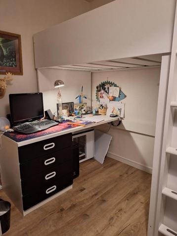 Hoogslaper met bureau beschikbaar voor biedingen