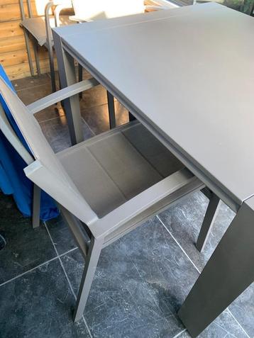 meubili Prachtig tuinset meubili tafel en 4 stoelen beschikbaar voor biedingen