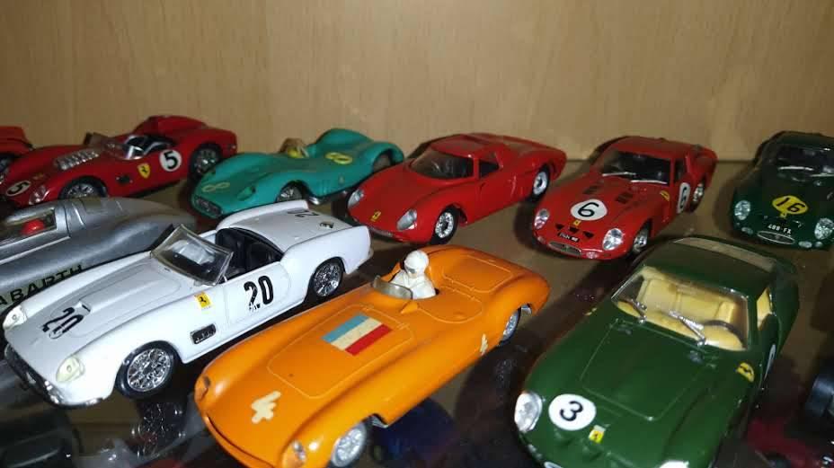 20 x prachtige FERRARI schaalmodellen, Hobby en Vrije tijd, Modelauto's | 1:43, Zo goed als nieuw, Auto, Overige merken, Ophalen of Verzenden