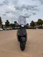 Zwarte vespa sprint sport., Fietsen en Brommers, Ophalen, Zo goed als nieuw