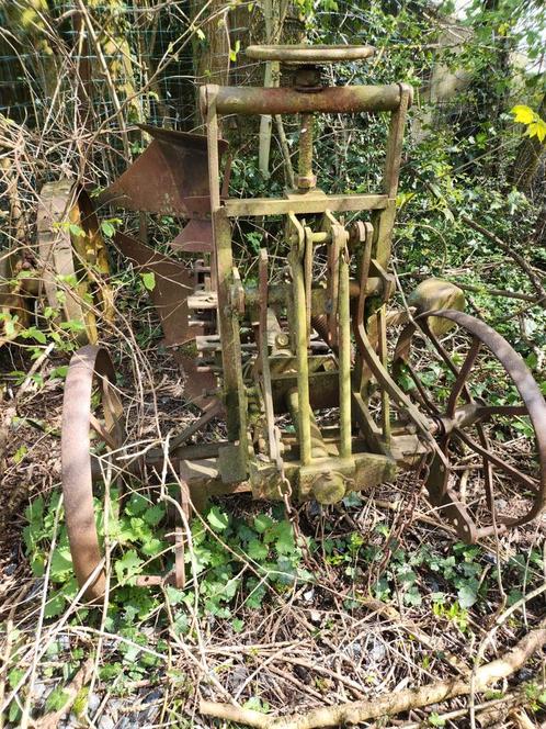 Ancien accesoires tracteur agricole., Jardin & Terrasse, Décoration murale de jardin, Comme neuf, Enlèvement ou Envoi