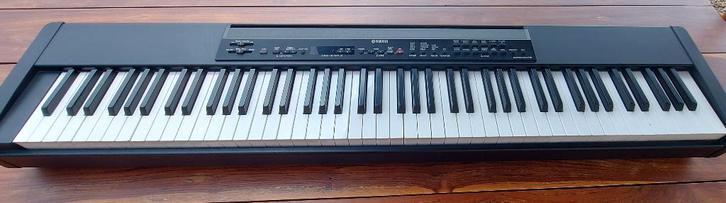 Piano électrique YAMAHA P80, Muziek en Instrumenten, Piano's, Zo goed als nieuw, Piano, Zwart, Digitaal, Ophalen