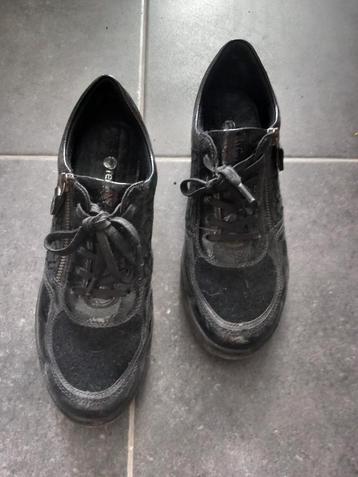 Zwarte sneakers met uitneembare zool Remonte M39 beschikbaar voor biedingen