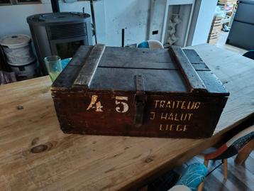 Coffre en bois militaire  beschikbaar voor biedingen