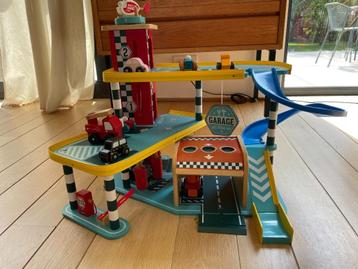 Garage à jouets en bois avec 9 voitures, Enlèvement, Comme neuf, Jouet à Pousser ou Tirer