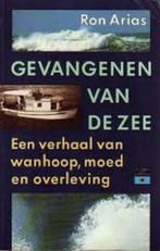Gevangenen van de zee / Ron Arias, Boeken, Overige Boeken, Ophalen of Verzenden, Gelezen
