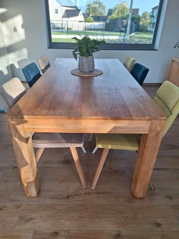 Teakhouten eettafel en stoelen beschikbaar voor biedingen