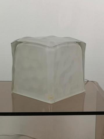 Ice-cube tafellamp beschikbaar voor biedingen
