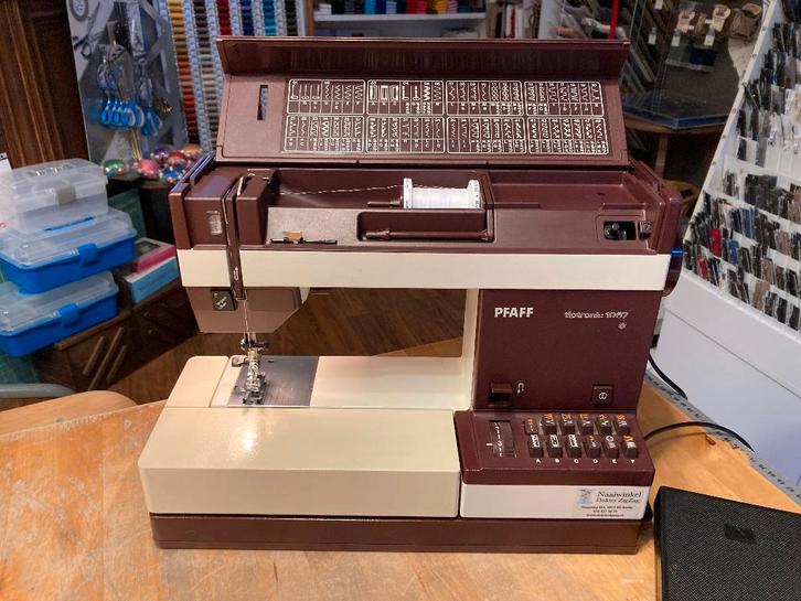 Pfaff tiptronic 1067 naaimachine, Hobby & Loisirs créatifs, Machines à coudre & Accessoires, Utilisé, Machine à coudre, Pfaff