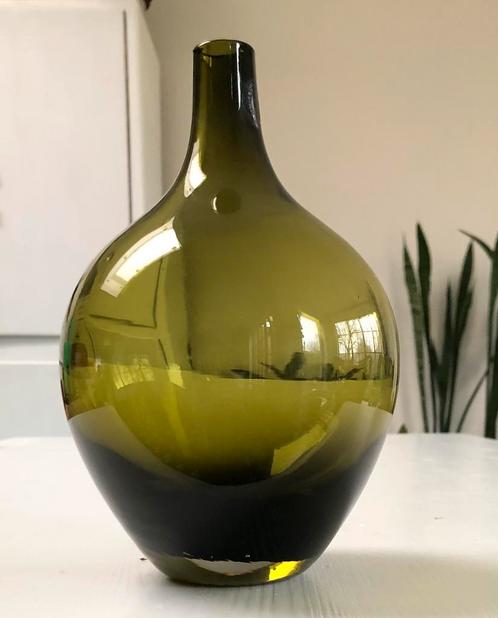 glazen vaas 18 cm gekleurd glas mosgroen, Huis en Inrichting, Woonaccessoires | Vazen, Nieuw, Groen, Minder dan 50 cm, Glas, Ophalen of Verzenden