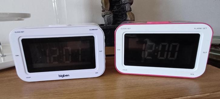 2 x Bigben RR-30 wekkerradio, Elektronische apparatuur, Wekkers, Gebruikt, Digitaal, Ophalen of Verzenden