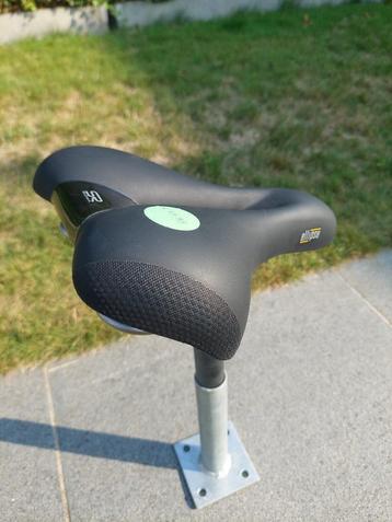 Verschillende nieuwe zadels voor stadsfiets of racefiets beschikbaar voor biedingen