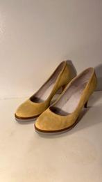 Gele pumps merk Cos maat 39, Kleding | Dames, Pumps, Geel, Nieuw, Ophalen of Verzenden