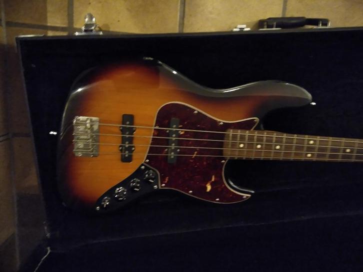 Fender Jazz Bass DeLuxe, Muziek en Instrumenten, Snaarinstrumenten | Gitaren | Bas, Zo goed als nieuw, Elektrisch, Ophalen of Verzenden