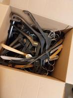 132 kledinghangers, Enlèvement