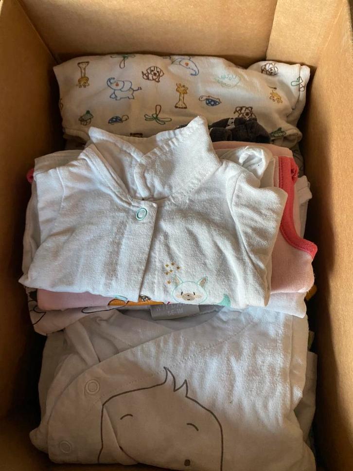 Baby kledij 3 dozen vol, Kinderen en Baby's, Babykleding | Baby-kledingpakketten, Gebruikt, Maat 56, Ophalen