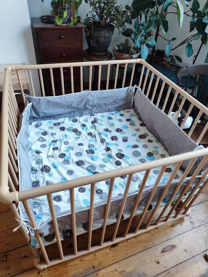 Parc Geuther sur roulettes en bois massif, 1m x 1m, Kinderen en Baby's, Babyparken, Gebruikt, In hoogte verstelbaar, Wieltjes