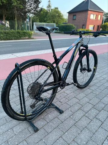 Moutainbike Carbon  beschikbaar voor biedingen