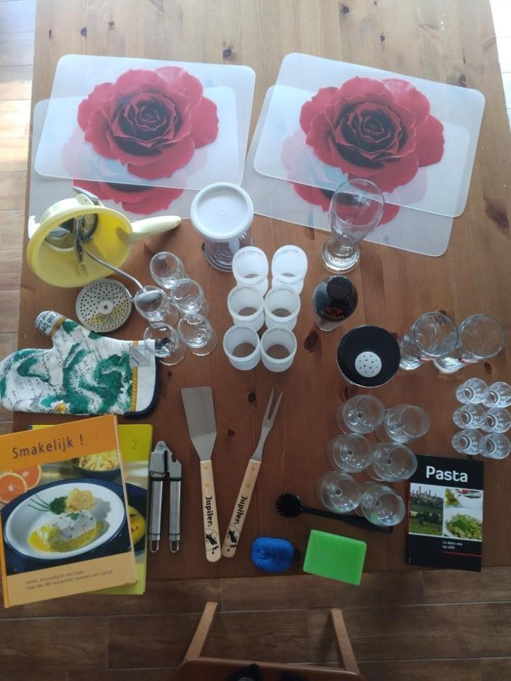 Keukenuitzet - keukenpakket - keukenbenodigdheden, Huis en Inrichting, Keuken | Keukenbenodigdheden, Zo goed als nieuw, Ophalen