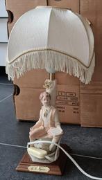 Lampenkap met porseleinen beeldje, Huis en Inrichting, Ophalen