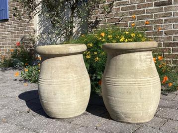 Terracotta potten uit de antieke tuin 40 cm (H) x 35 (L)  beschikbaar voor biedingen