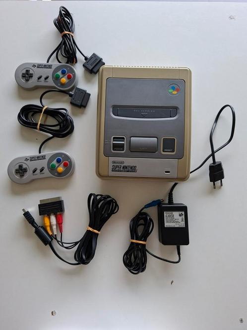 Super nintendo SNES met adapter en 2 controlers, Games en Spelcomputers, Spelcomputers | Nintendo Super NES, Gebruikt, Ophalen of Verzenden