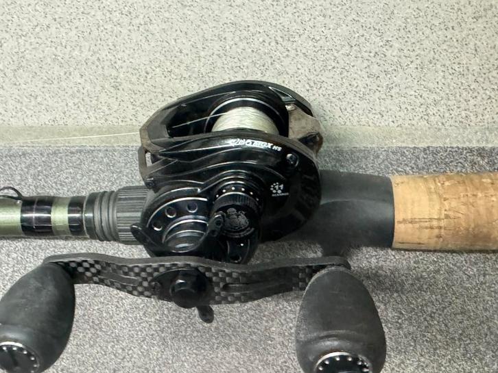 Abu revo MGX HS, Watersport en Boten, Hengelsport | Roofvissen, Zo goed als nieuw, Ophalen of Verzenden