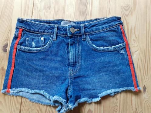 Maat 34 - toffe jeans short, Kleding | Dames, Spijkerbroeken en Jeans, Zo goed als nieuw, W27 (confectie 34) of kleiner, Ophalen of Verzenden
