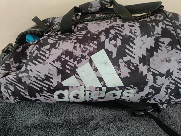 Sporttas / sportzak / sportrugzak Adidas 2 in 1 Grijs, Sport en Fitness, Vechtsporten en Zelfverdediging, Zo goed als nieuw, Karate