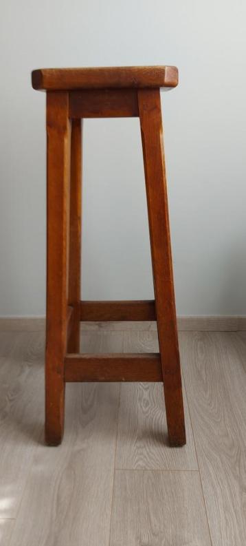 barkruk hout beschikbaar voor biedingen