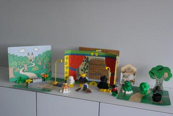 duplo toneel n 3615 met decor, 5 personnages en accessoires beschikbaar voor biedingen
