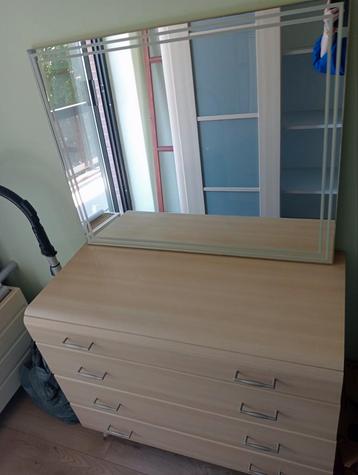 Commode avec miroir, Enlèvement, Comme neuf