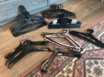 50 stuks kleerhangers. Nieuwstaat !!, Kleding | Dames, Kledinghangers, Ophalen of Verzenden, Zo goed als nieuw, Kunststof, Kinderen en Volwassenen