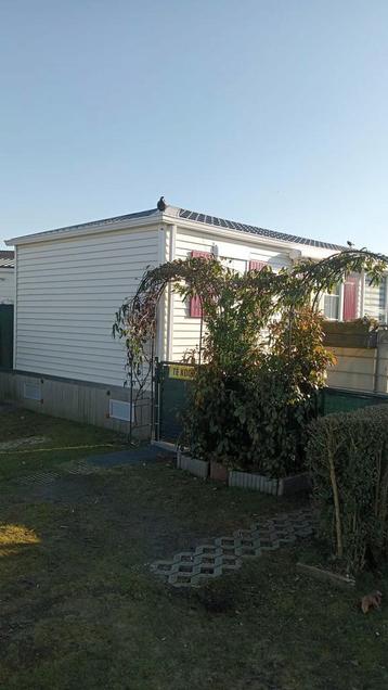 Te koop mooie 4 seizoenen chalet. Op klein strand Jabbeke  beschikbaar voor biedingen
