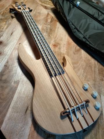 Ukebass ukubass ukulélé bass mahalo  beschikbaar voor biedingen