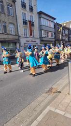 Carnaval wagen en kostuums, Ophalen