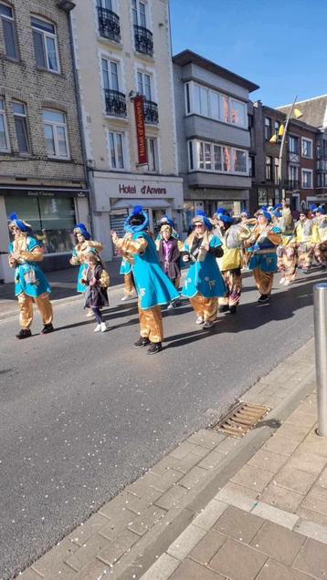 Carnaval wagen en kostuums beschikbaar voor biedingen