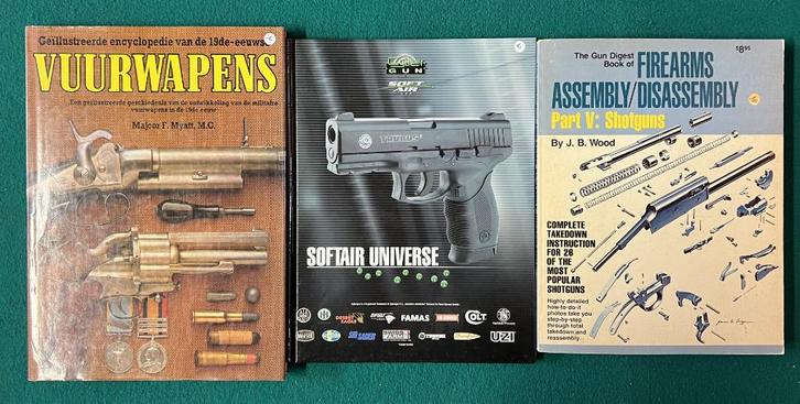 Boeken - geweren - pistolen - revolvers - messen - militair, Boeken, Oorlog en Militair, Gelezen, Overige onderwerpen, Ophalen of Verzenden