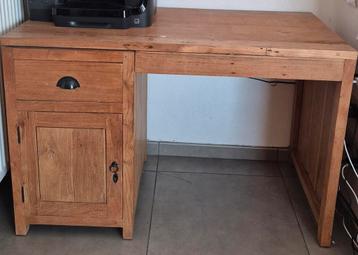 Bureau vervaardigd uit teak. beschikbaar voor biedingen